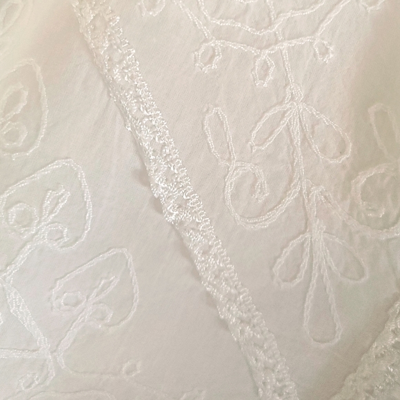 Royal Moda Crisp White Cotton Top Embroidery & Crochet Features .. Spotless! - Picture 5 of 5